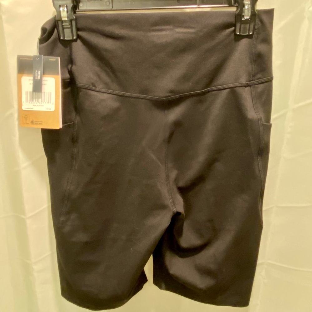 The North Face TNF Women's Running Yoga Fitness Athletic 7" Shorts NWT - Picture 3 of 6